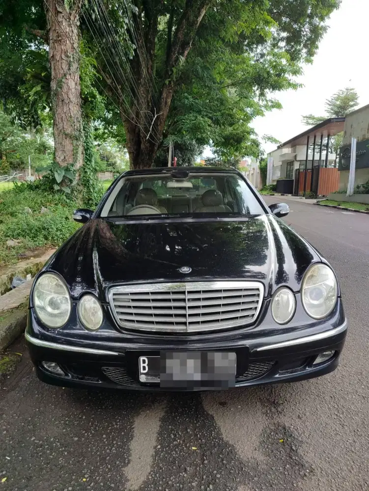 Mercedes-Benz E240 (2004)