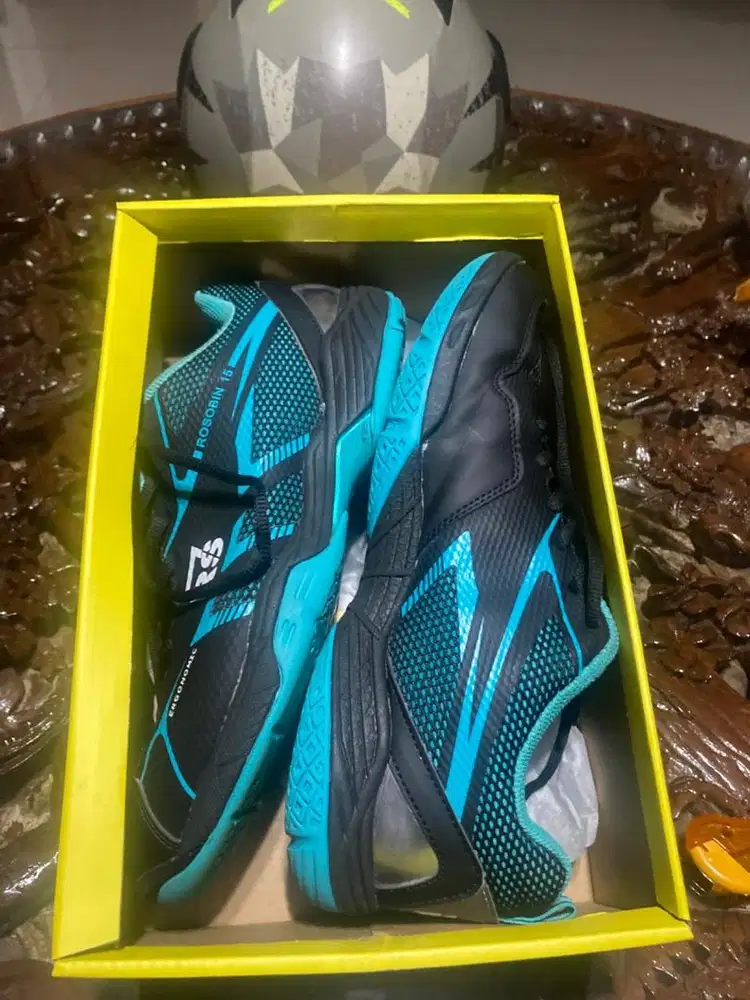 Sepatu Badminton RS Size 42 Gress