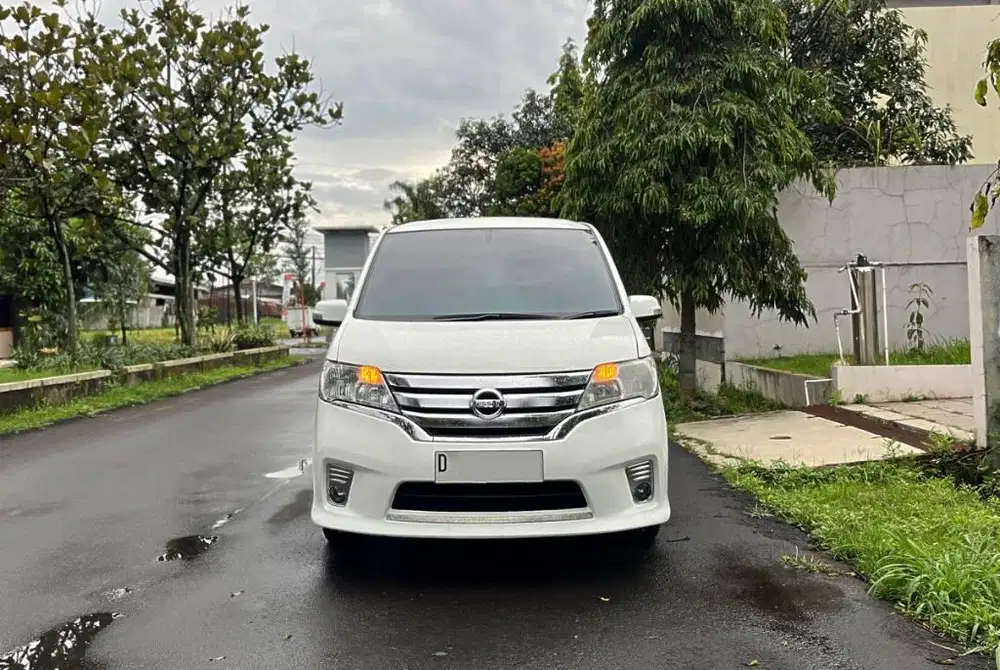 Nissan Serena HWS 2.0 AT 2013/2014 putih matic autech