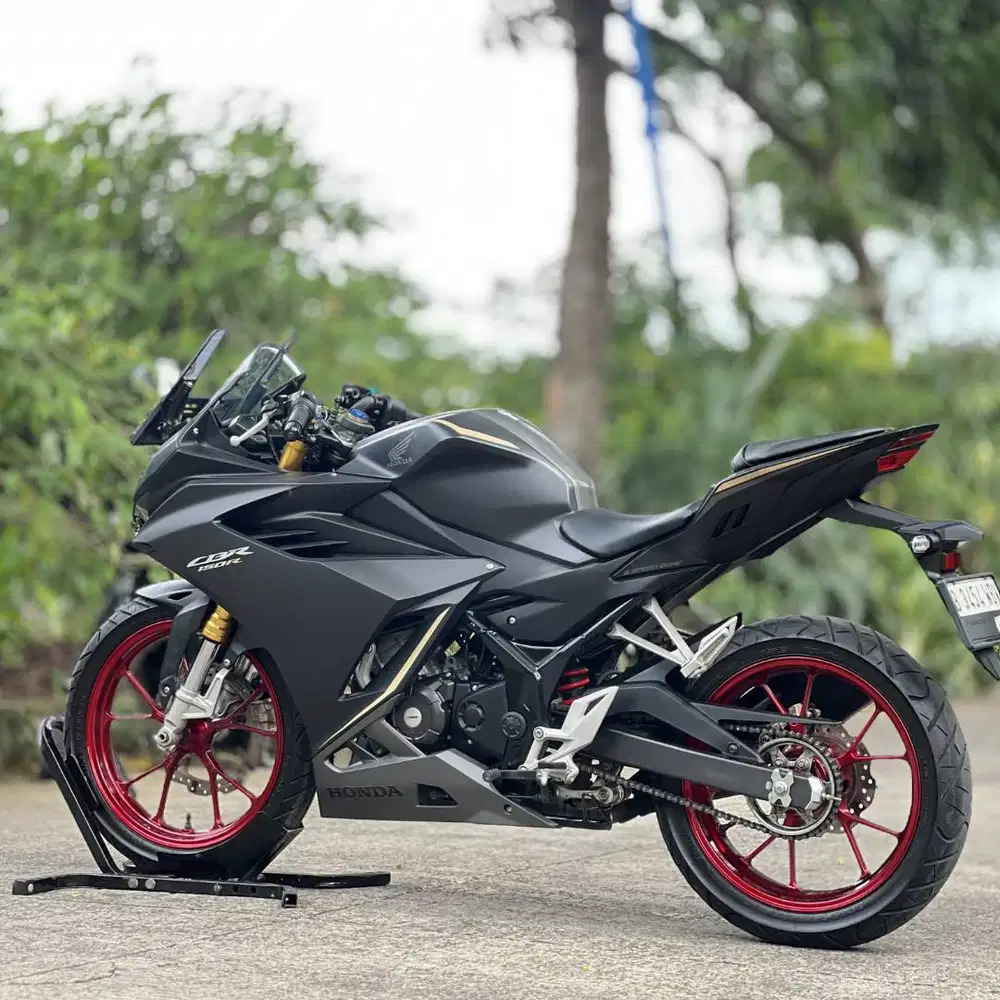 HONDA NEW CBR 150R NON ABS HITAM 2022 KM 9K PAJAK PANJANG LIKE NEW