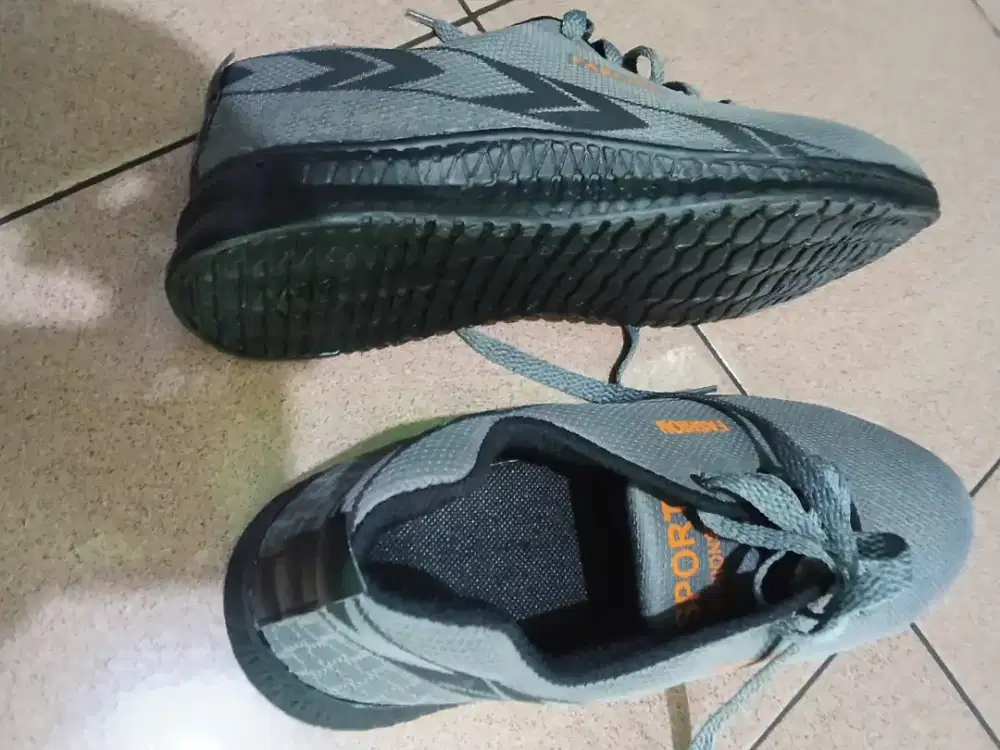 Asal laku sepatu olah raga 42