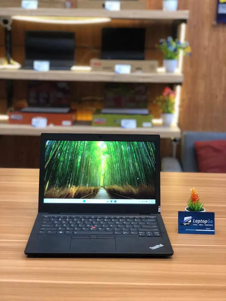 LENOVO THINKPAD RYZEN 7 PRO RAM 16/256 GB RADEON VEGA 10 BEKAS SECOND