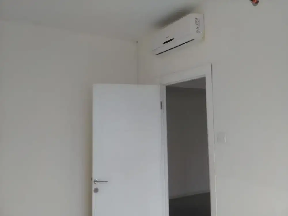 ready disewakan 2bedrooms,unfurnished,ada AC 2 dan lantai rendah,view city,luas 42