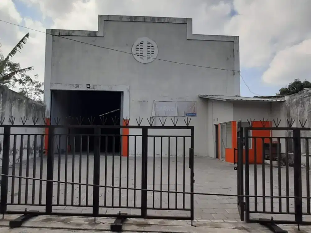 Gudang Lokasi Strategis Dekat Jalan Raya Melang-Jogja