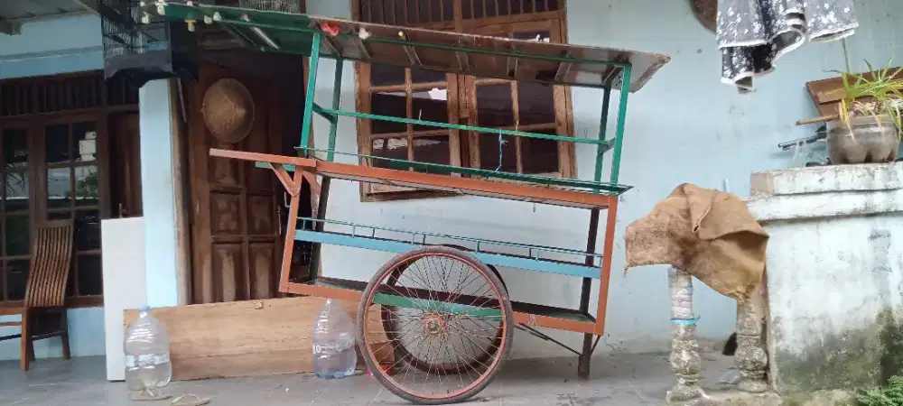 Gerobak besi layak pakai