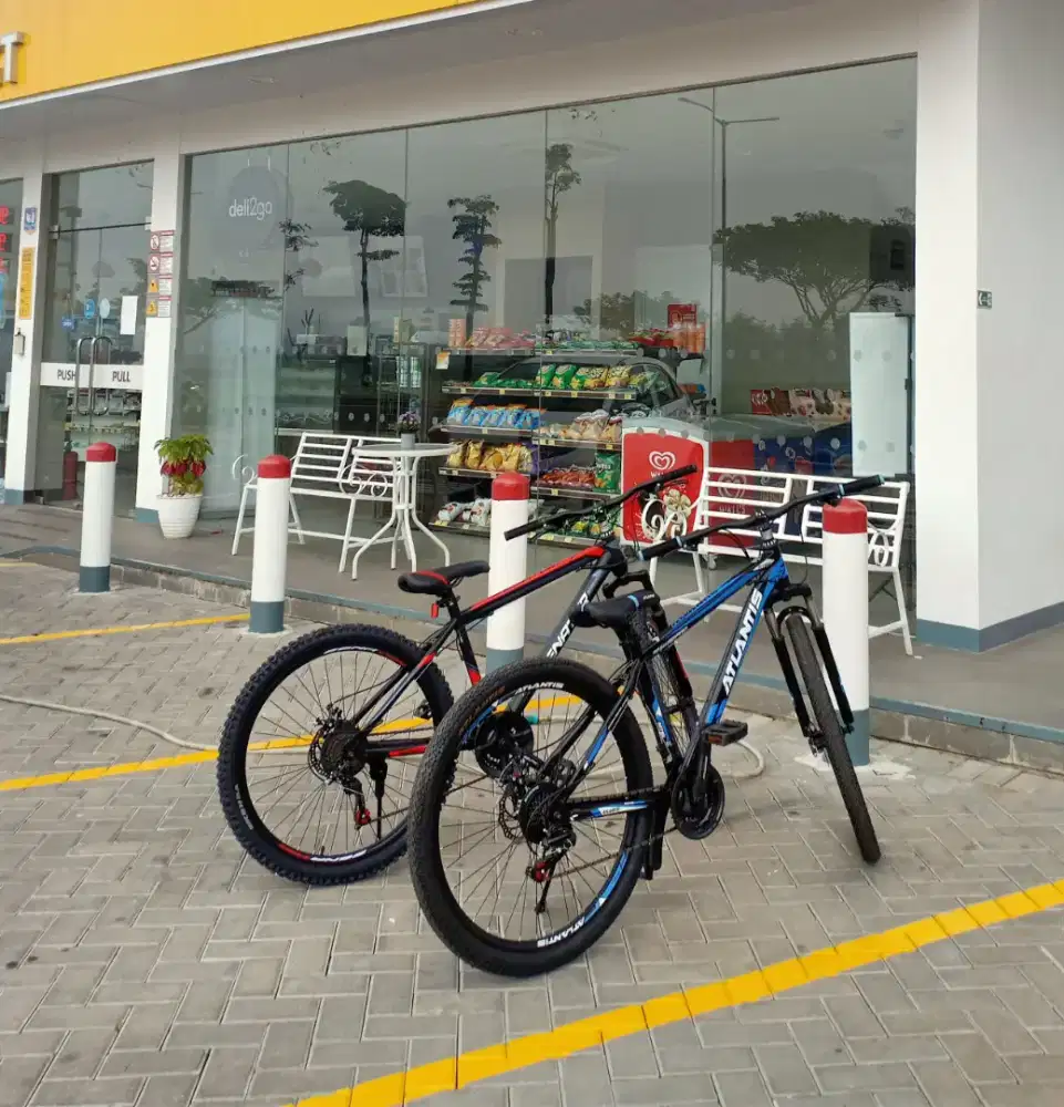 JUAL CEPAT 2 SEPEDA 90 % MULUS GA KE PAKE NEGO SAMPE JADI