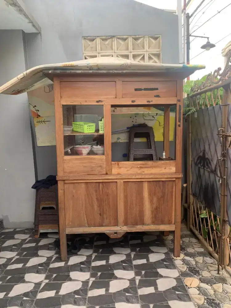 Gerobak bakso dan kulkas