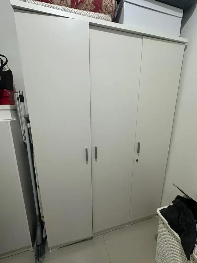 Di jual lemari pakaian 3 pintu