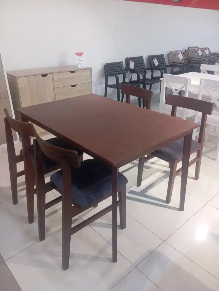 Meja makan set Johanson