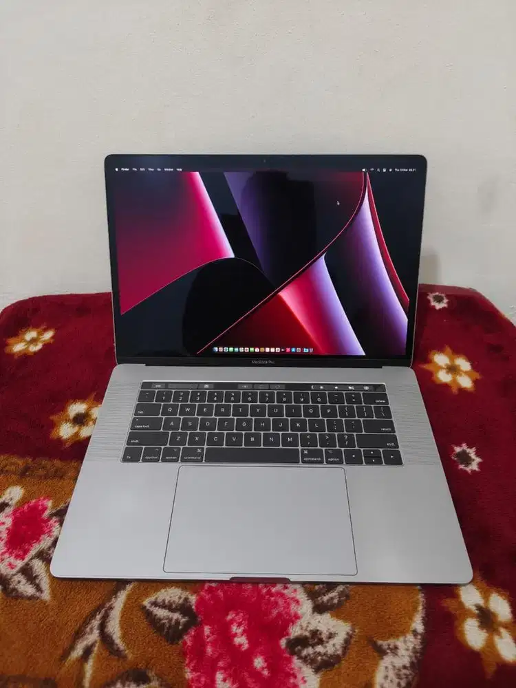 MACBOOK PRO 15INCH 2017 TOUCHBAR I7