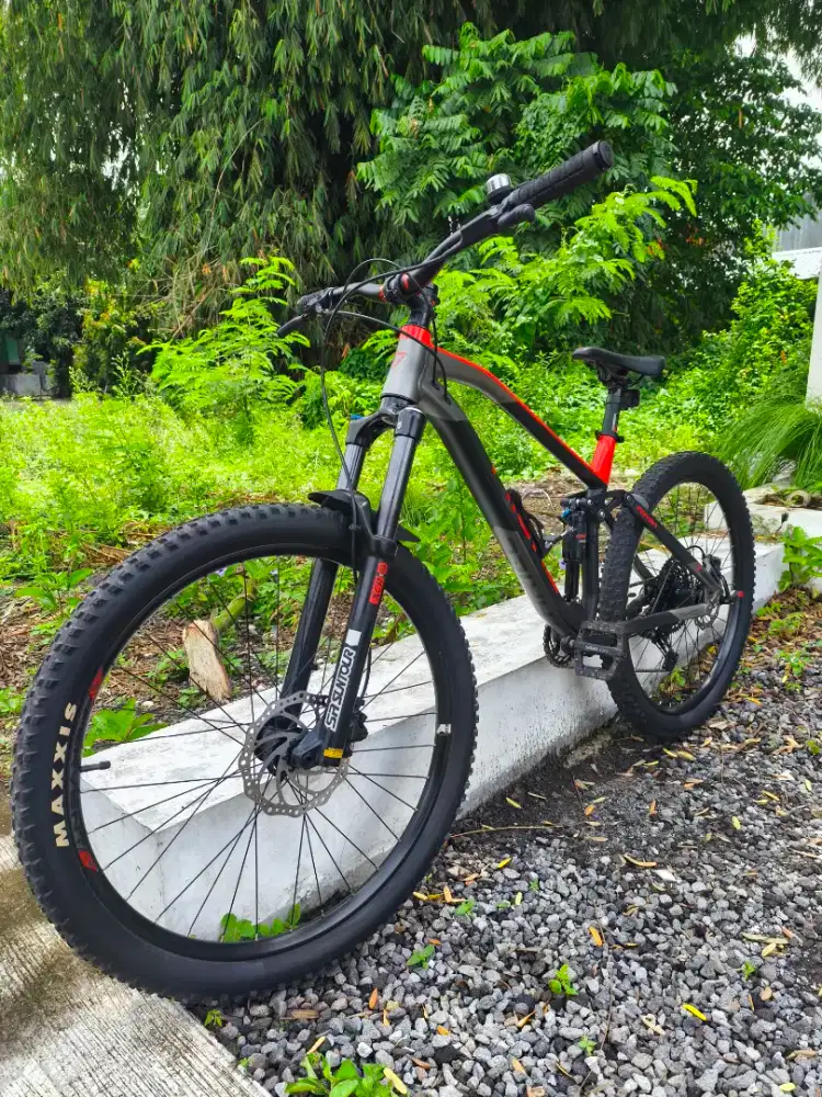 Sepeda Gunung, Thrill 2022, Fervent Elite T140, Uk. 27,5 (L)