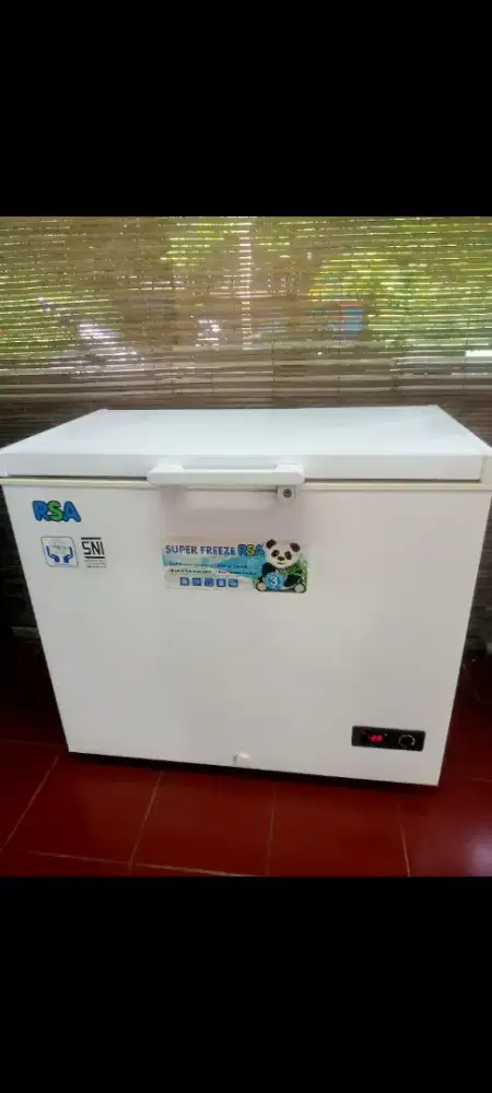 Di jual frezzer box merk RSA kapasitas 220 liter NORMAL DINGIN BEKU