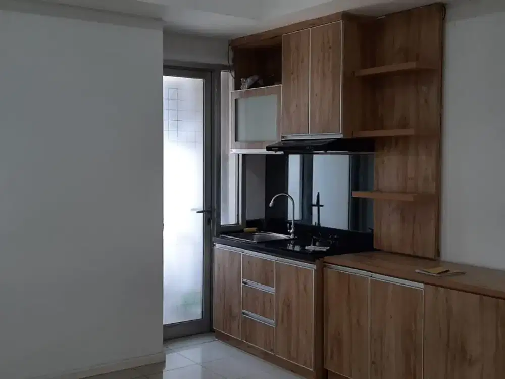 disewa unit apartemen green lake sunter,2bedrooms,semifurnished,view laut priok,AC 2 dan kitchen set