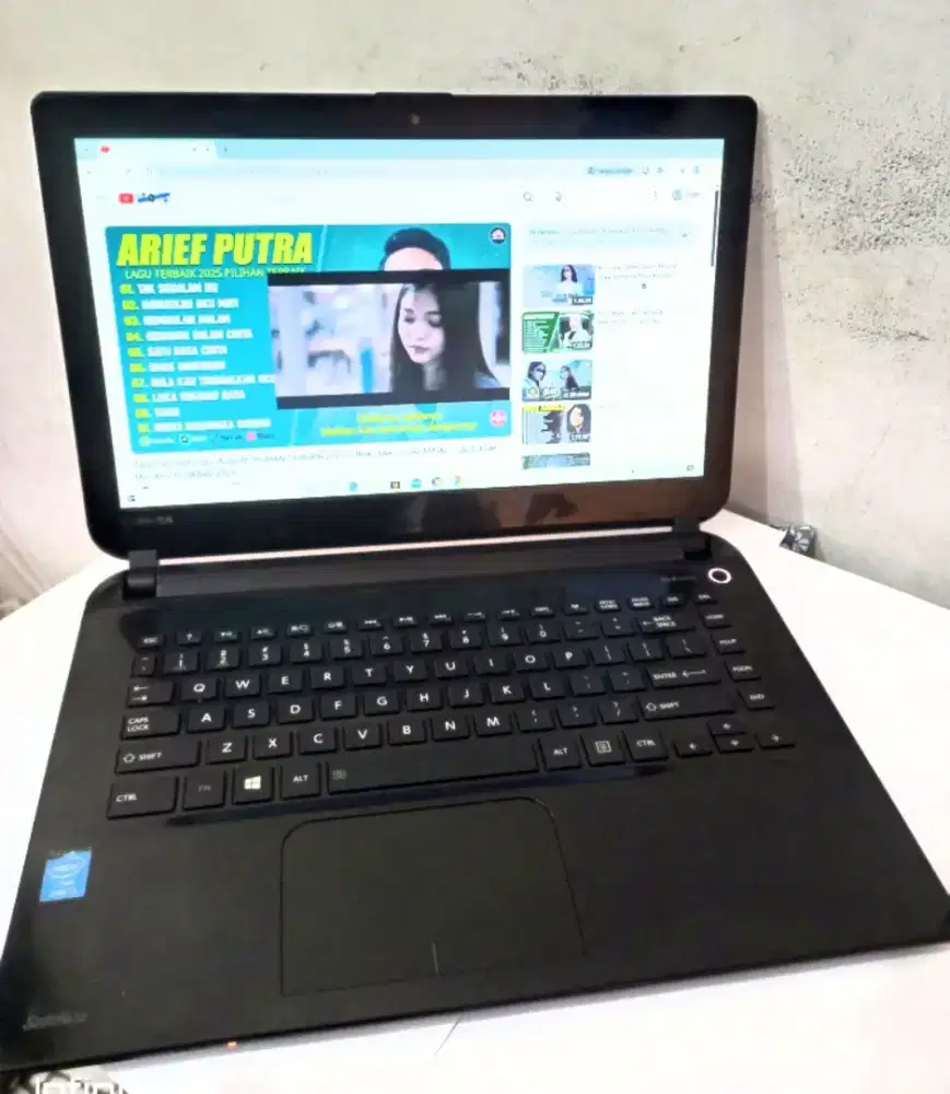 Laptop Toshiba L40B Core i5 gen4 second /RAM8hdd500/layar14 batre 2jam