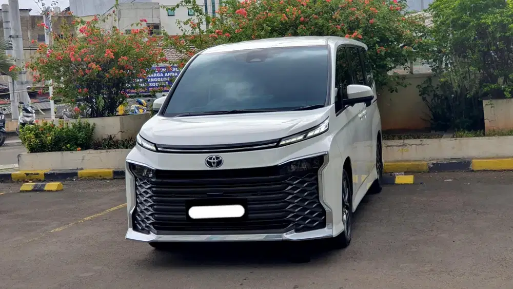 Km12rb toyota voxy tss 2023 putih tangan pertama dari baru