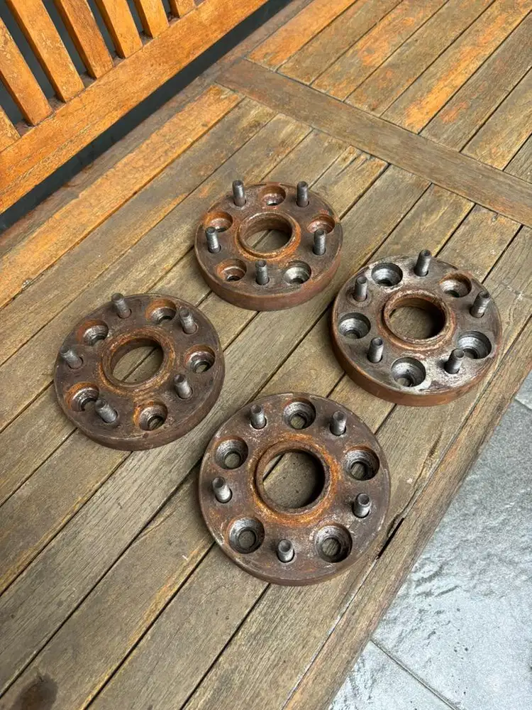 ADAPTOR MOBIL 4 PCS 2,5 CM PCD 5X114 COCOK UNTUK INNOVA HRV DLL