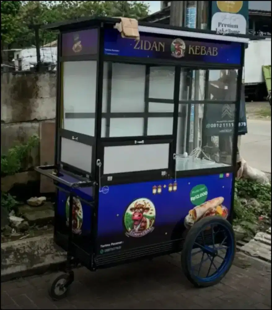 Dibutuhkan karyawati jaga stand kebab