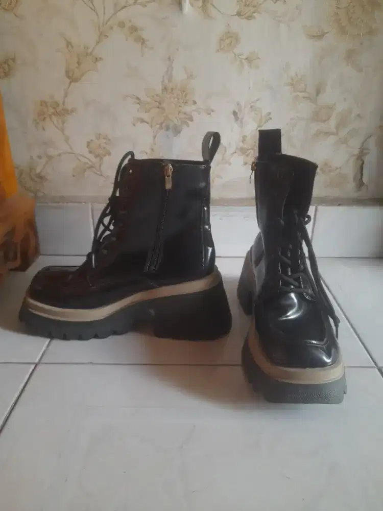 Sepatu Boots Wanita