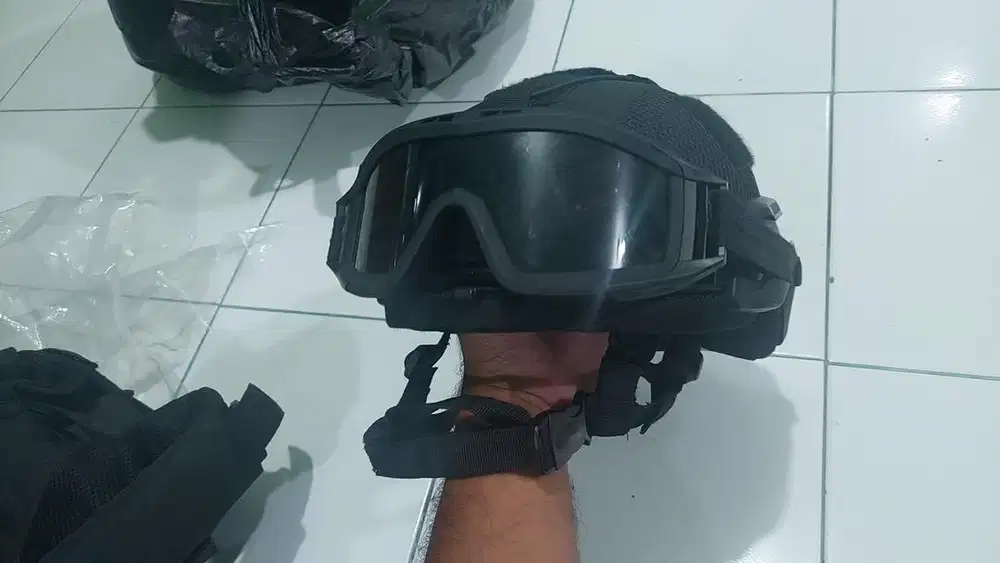Helm kevlar tactical balistik level 3A & Bodyvest Rajawali