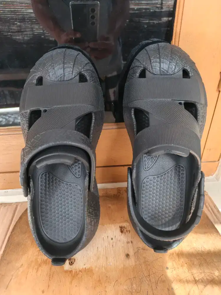 Sepatu Sandal Hitam Ukuran 42 Pria Wanita