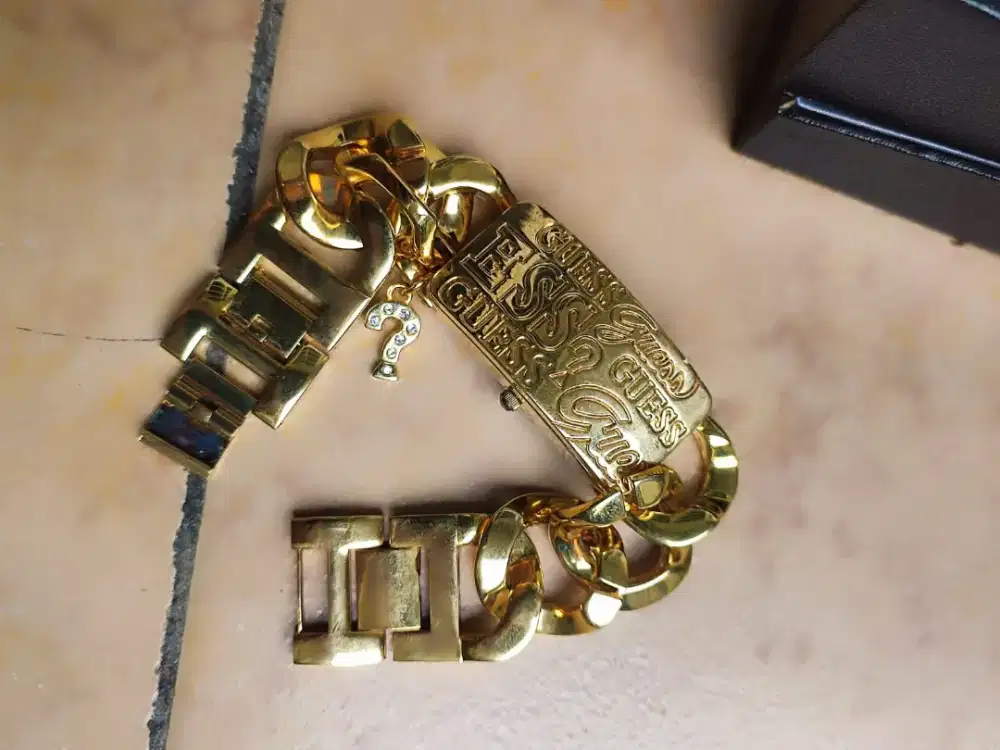 Fast sale guess watch