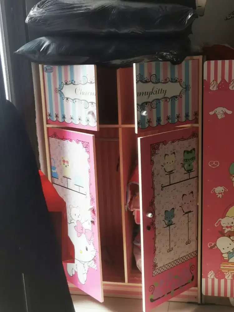Dijual lemari baju anak 2 unit