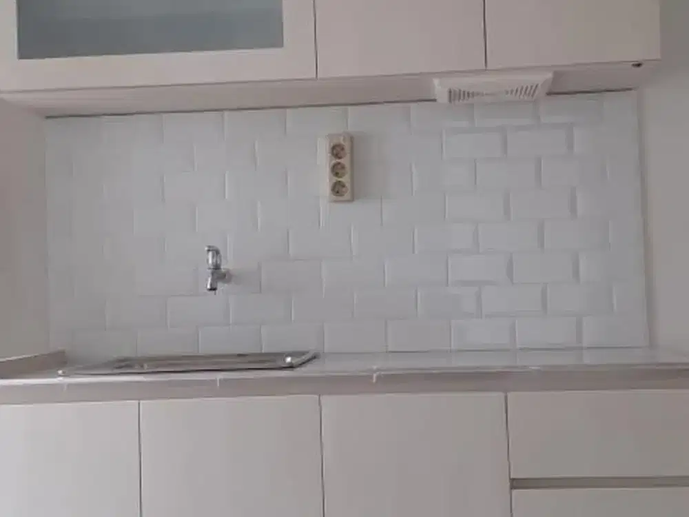 disewa unit apartemen green lake sunter,2bedrooms,semifurnished,view laut priok,AC 2 dan kitchen set