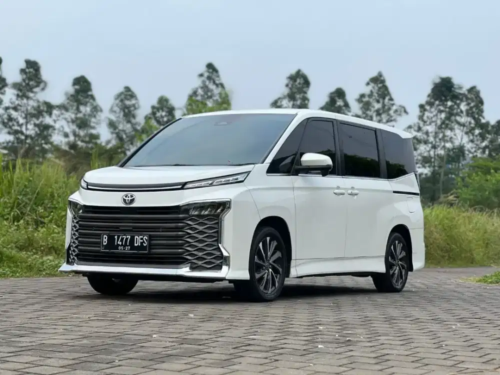 Toyota Voxy Tss 2.0 Automatic 2022 Bensin Putih Metalik