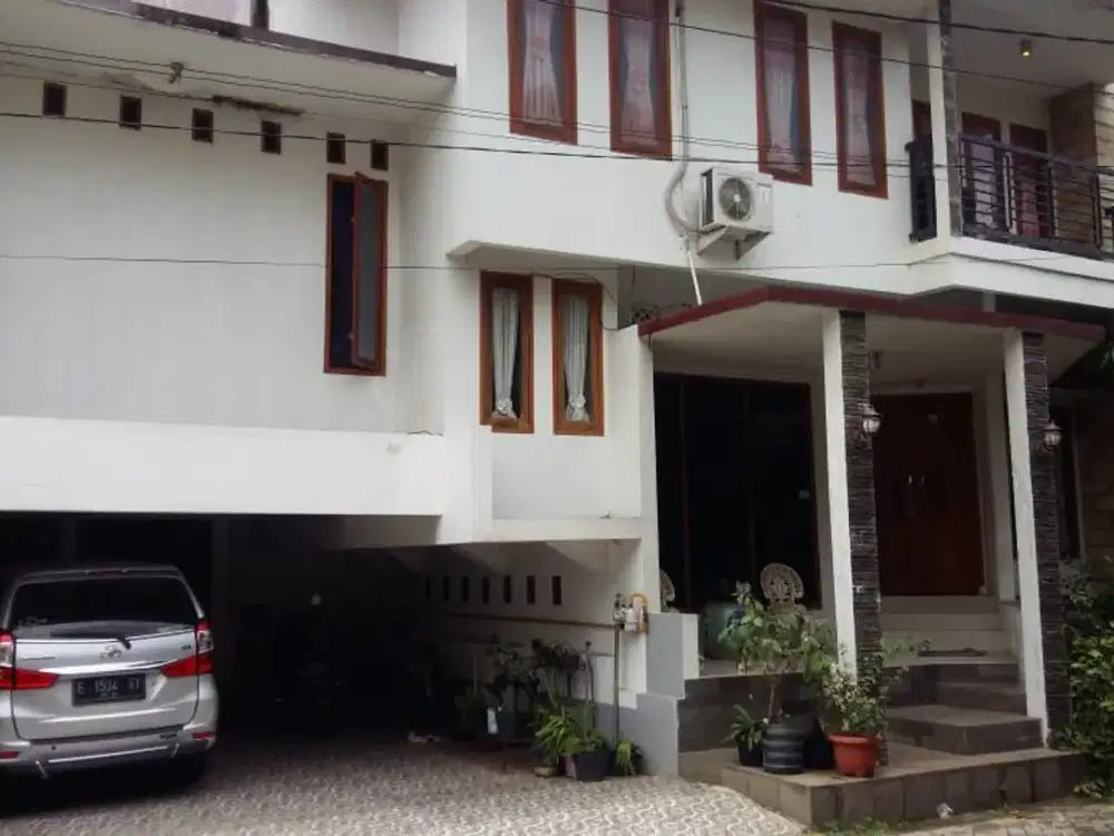 Rumah Mewah 2 Lantai Plus Basement dan Rooftop