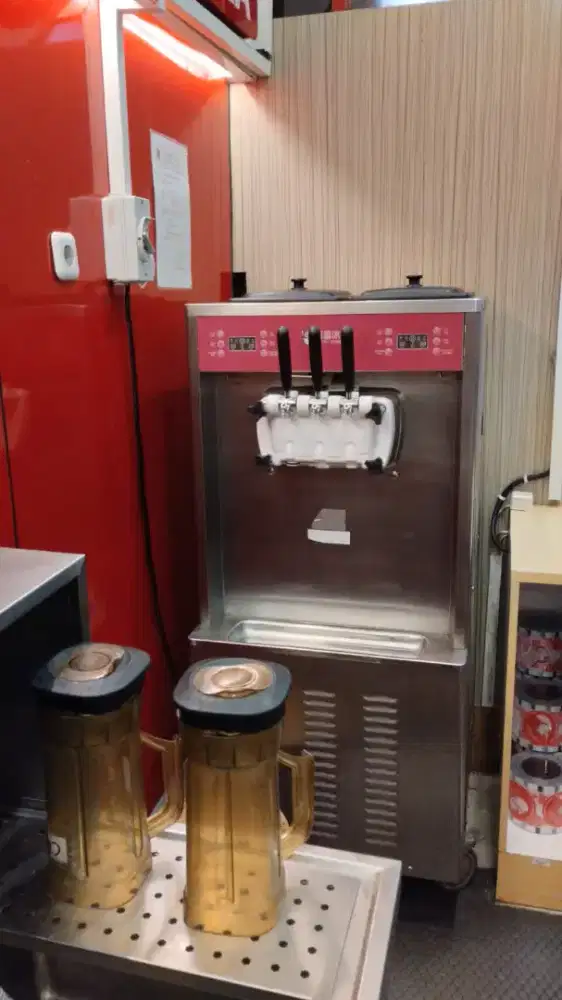 DIJUAL BARANG2 MESIN ICE CREAM CEPAT MURAH AMBIL SEMUA DPT BONUS SOFA