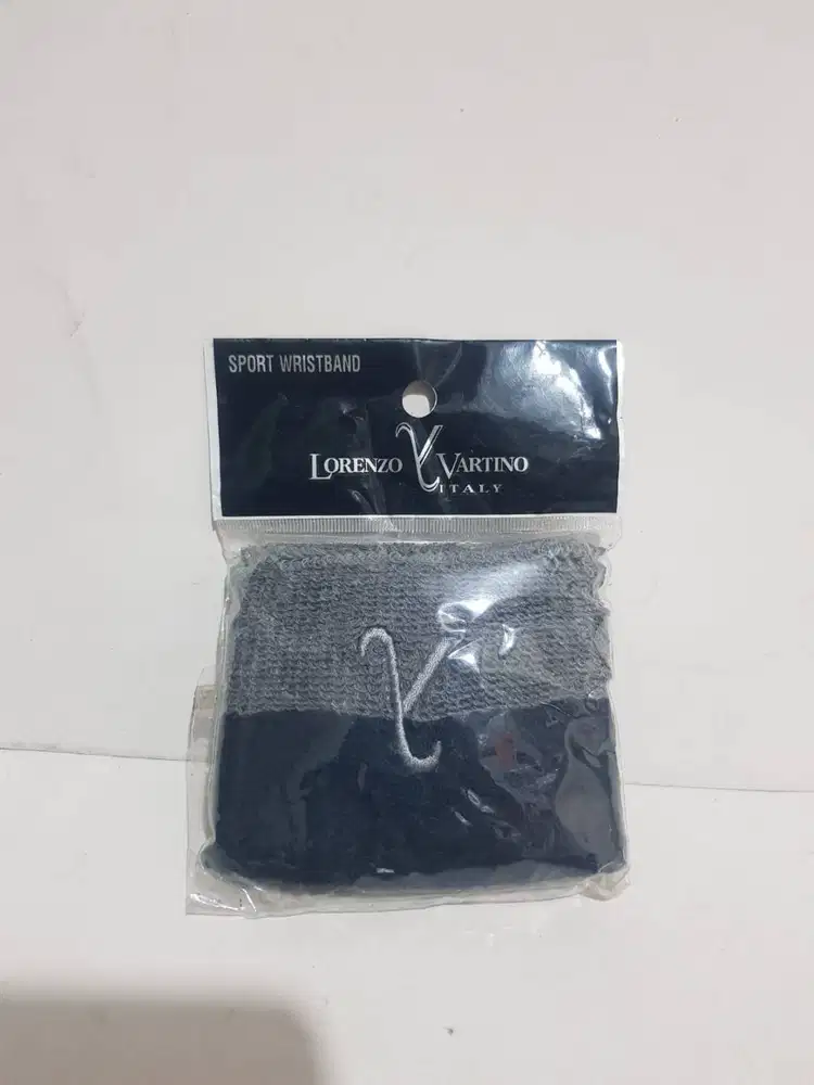 Lorenzo Vartino sport wristband