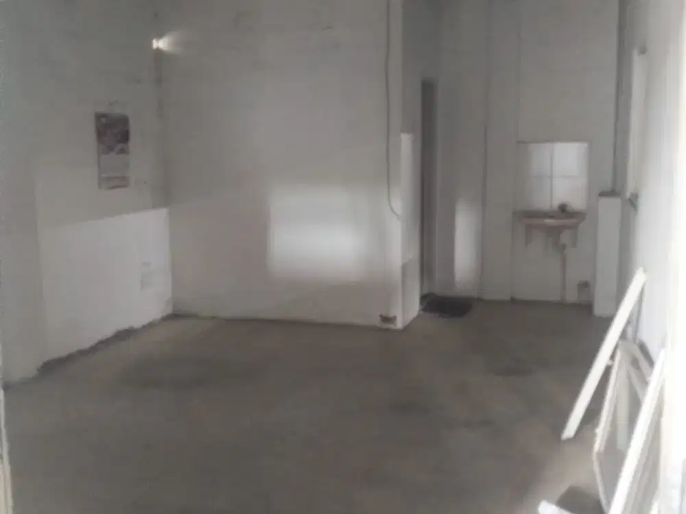 DISEWAKAN GUDANG BANGUNAN BARU JL.TROPODO