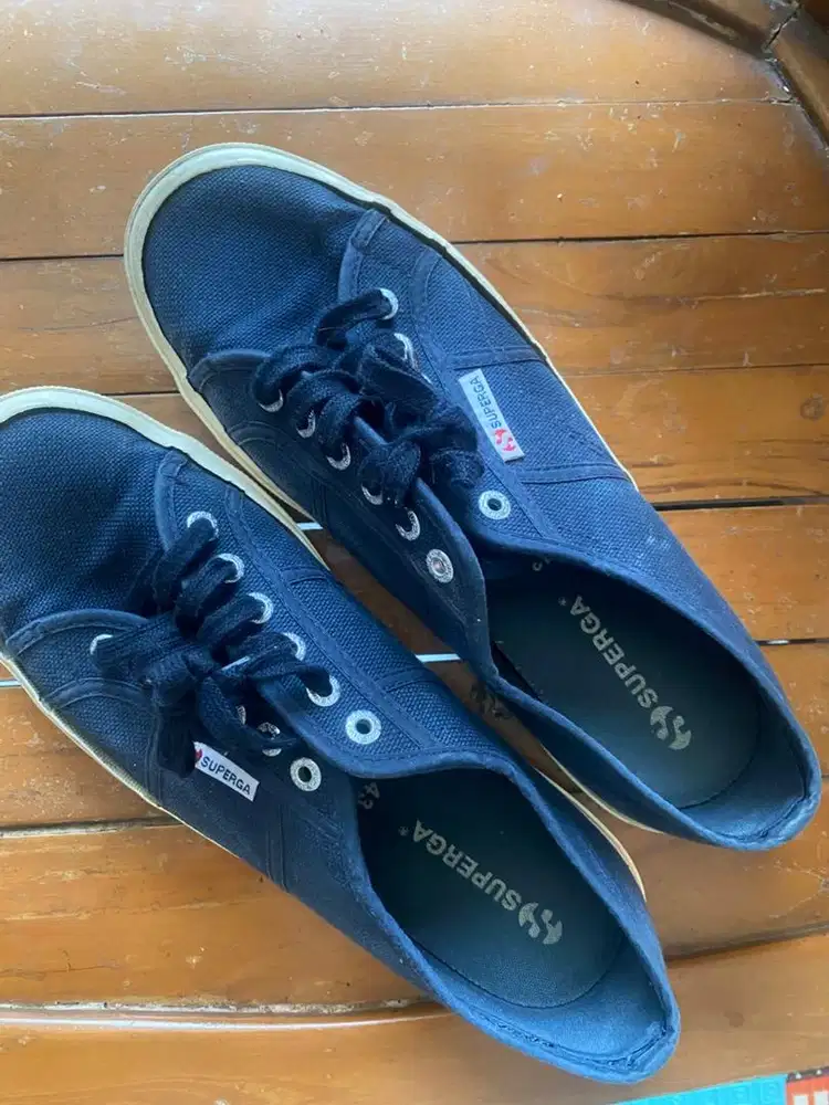 Preloved Sepatu Casual Superga size 43