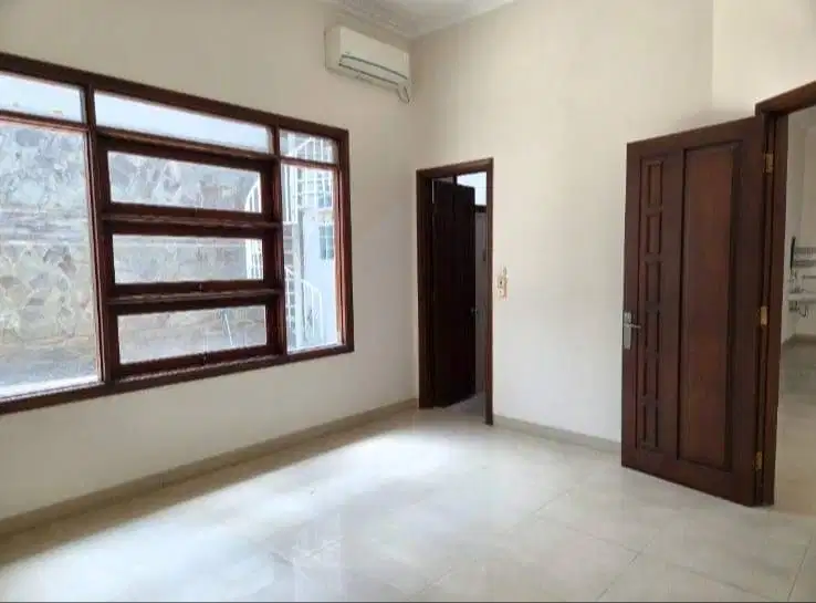 Dijual Rumah Siap Pakai Dalam Komplek Singgasana Pradana