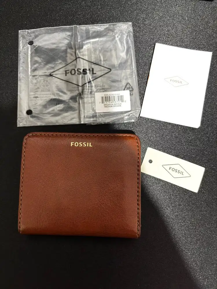 Dompet Fossil Lipat