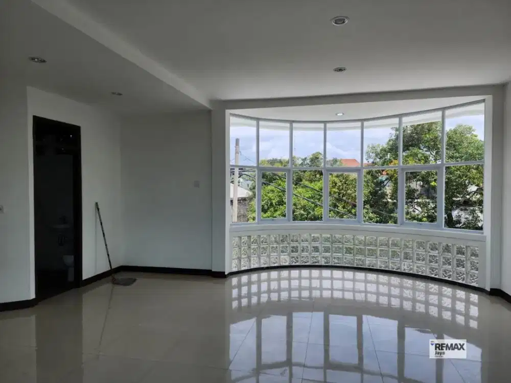 Ruko Offers Excellent Potential For Business Or Residential Use For Sale In Kuta Area