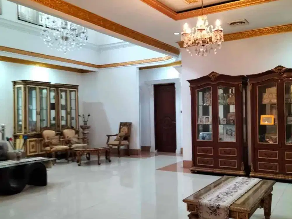 Dijual Rumah tinggal di Kebayoran Lama daerah Bungur