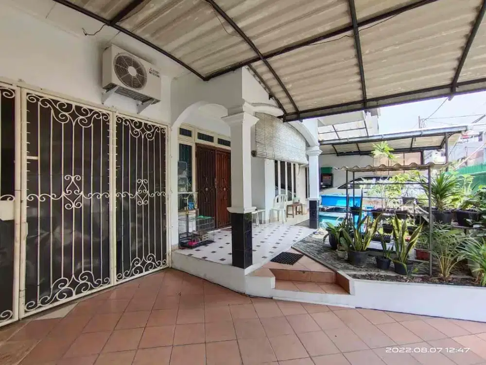 Dijual Rumah di Kavling Polri , Wijaya Kusuma , Jakarta Barat