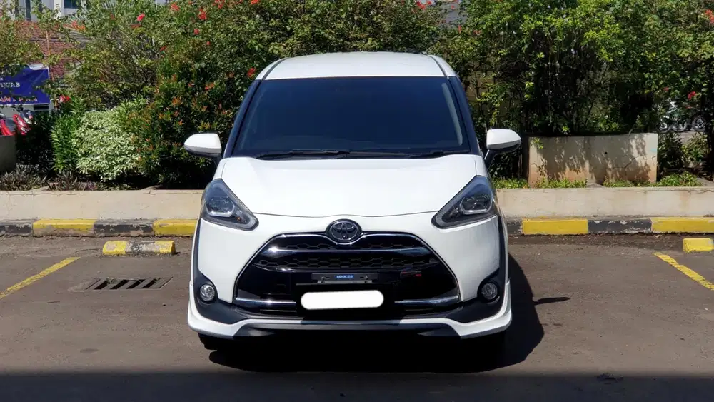 Toyota sienta q matic 2017 putih