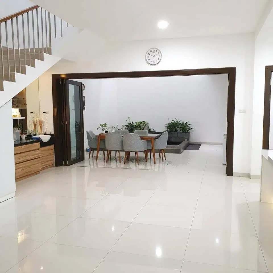 Jual Rumah 2 lantai Siap Huni, Bersih, Terawat di Kembar Mas