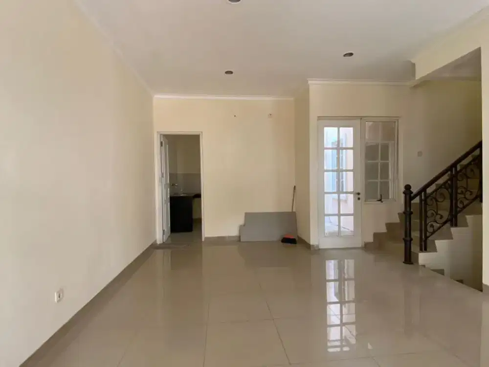 Dijual Cepat Ruko 3,5 lantai di Grogol Petamburan LB 231m2, HGB