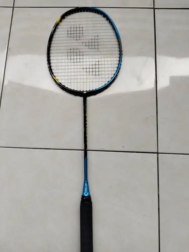 Raket yonex astrox 77
