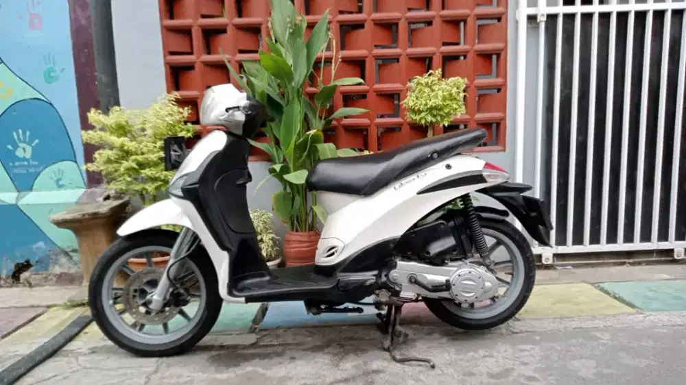 piaggio liberty 2012 putih mulus mesin bagus pajak panjang
