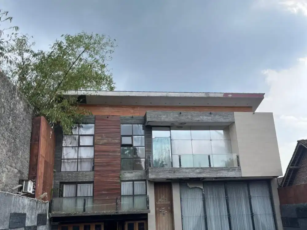 RUMAH BESAR TANAH LUAS SHM DI NGEMPLAK