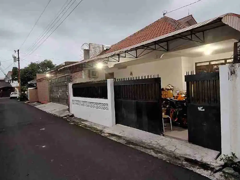 Rumah Siap Huni 30 Meter dari Jalan Gajah Mada Solo – SHM, Strategis, Harga Tanah Saja!
