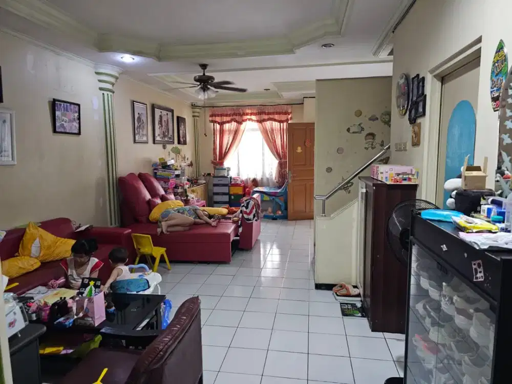 DIJUAL RUMAH 2 LANTAI HADAP TENGGARA HARGA TERMURAH LOKASI BAGUS DI TAMAN PALEM LESTARI