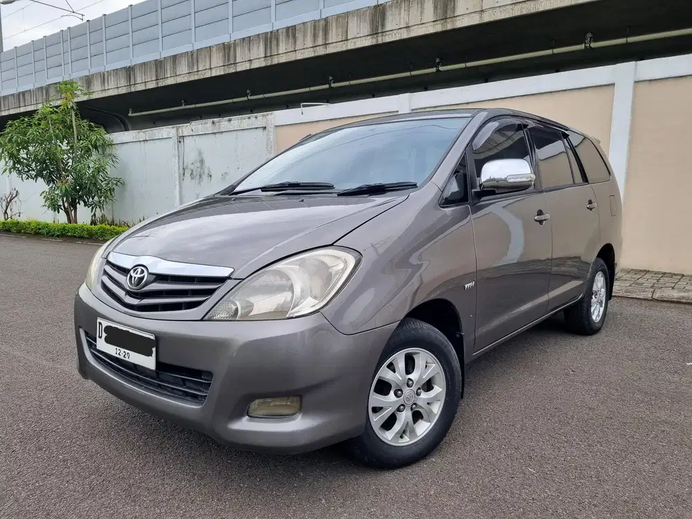 Toyota Kijang Innova 2009 Bensin