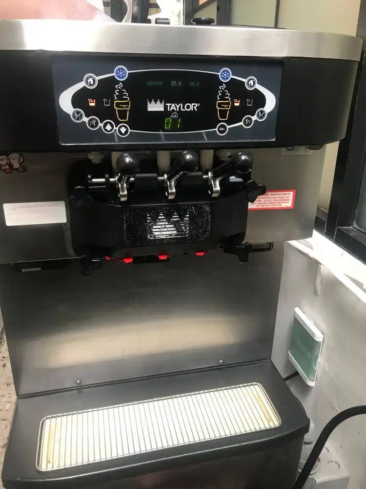 Mesin Ice Cream Taylor C713 – Twin Twist • Kondisi Sangat Baik