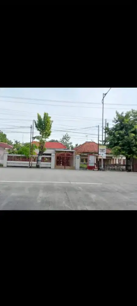 Rumah Luas dan Strategis