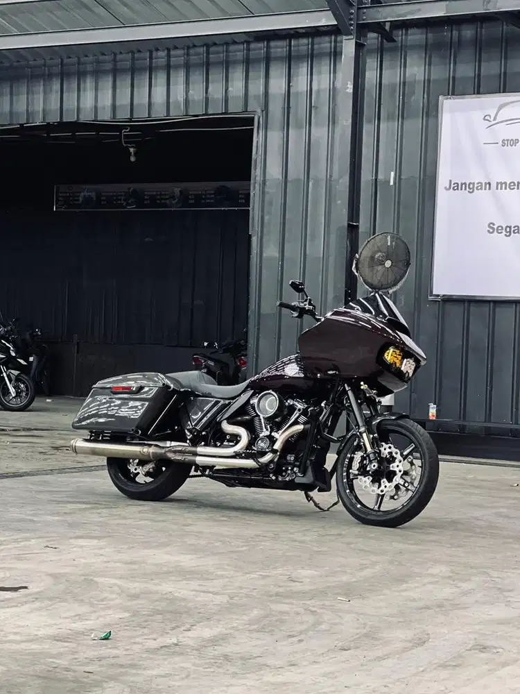 Harley Davidson Road Glide ( 2021 )